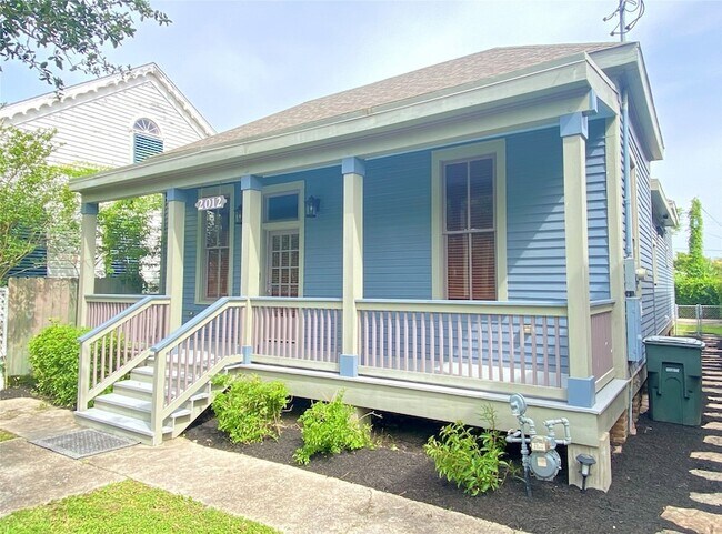 Building Photo - 2012 Ursuline St