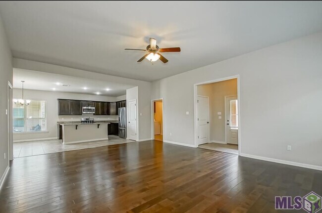 Foto del edificio - 657 Northbrook Dr