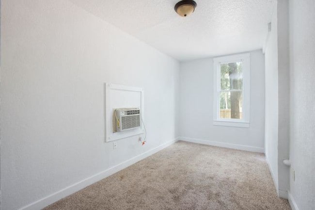 Building Photo - 1 bedroom in Deland FL 32720