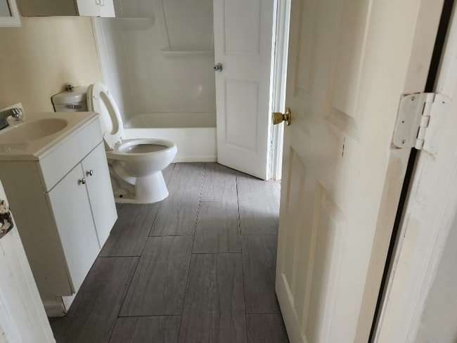 Building Photo - 1579 Duchamp Rd