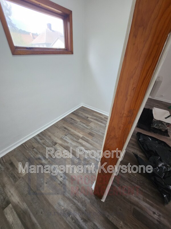 Building Photo - 22 Linden St