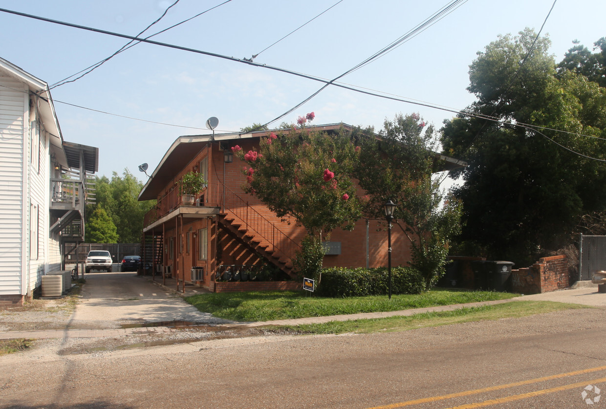 Primary Photo - East State Street Apartments