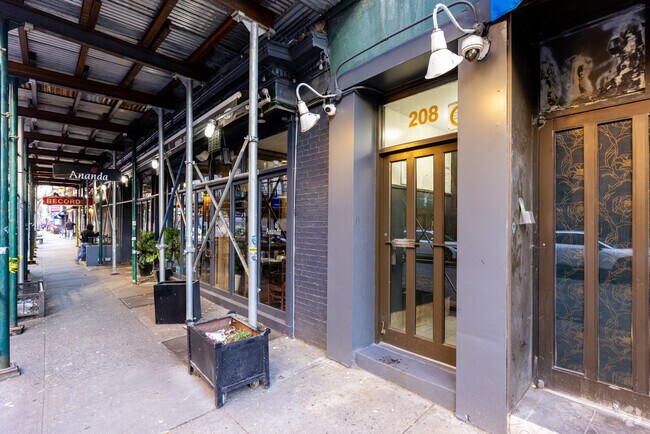Foto del edificio - 208 Thompson St