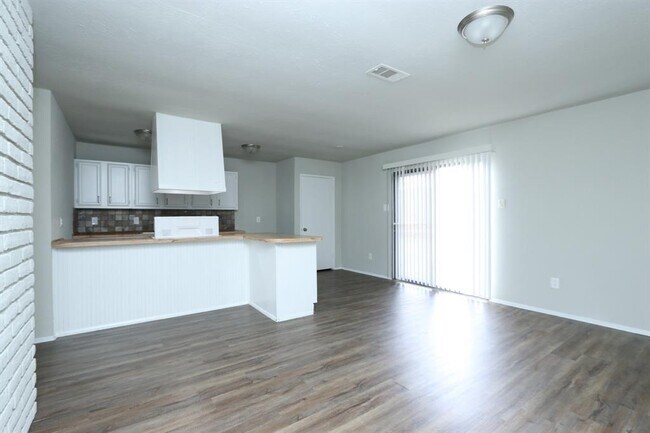 Building Photo - 24018 Reagon Canyon Dr