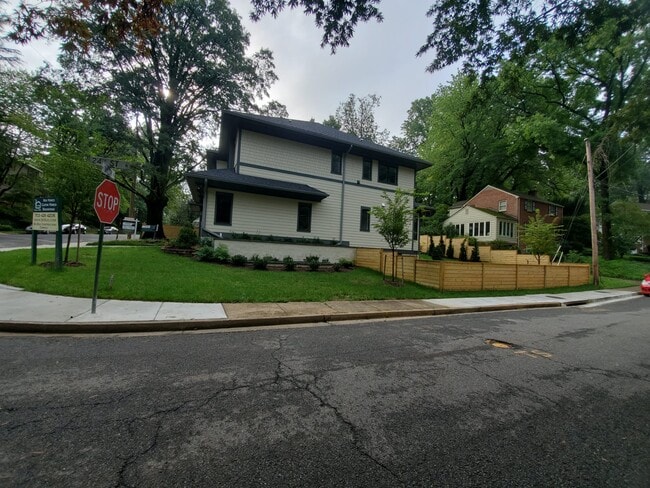 Building Photo - 2370 N Taylor St