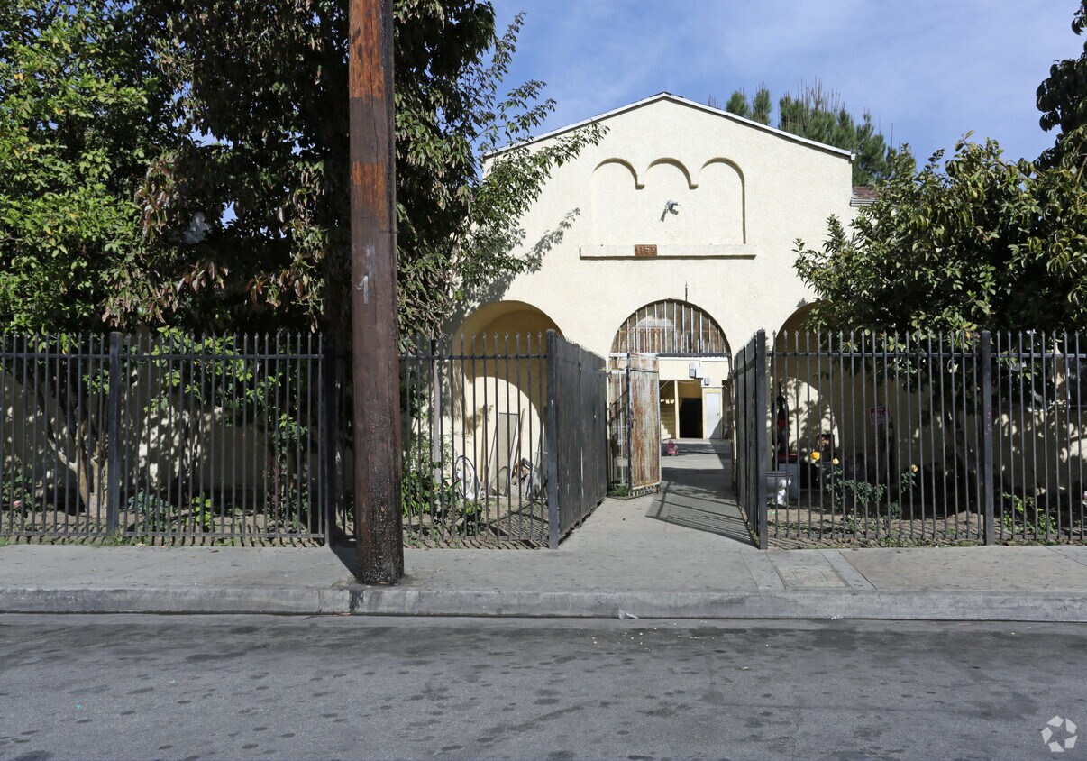 Primary Photo - 1153 E 61st St