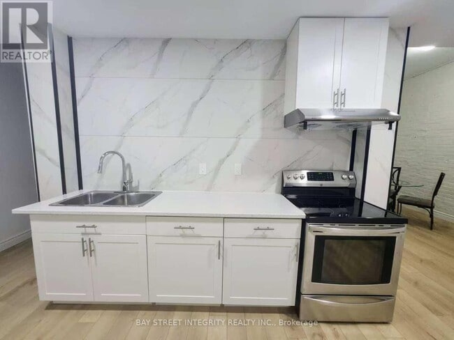 Building Photo - 71 Main St E