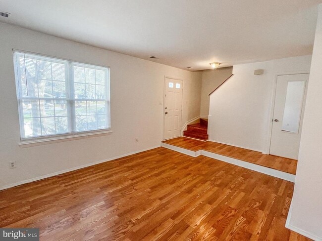 Foto del edificio - 19920 Waterloo Ct