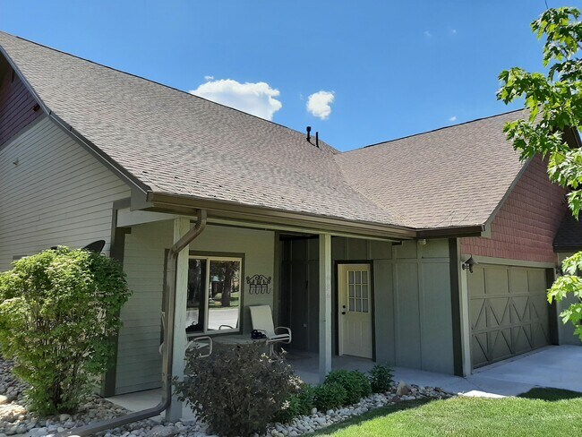 Building Photo - 135 Eaton Dr