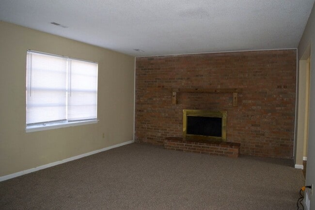 Building Photo - 4812 E Schooner Rd