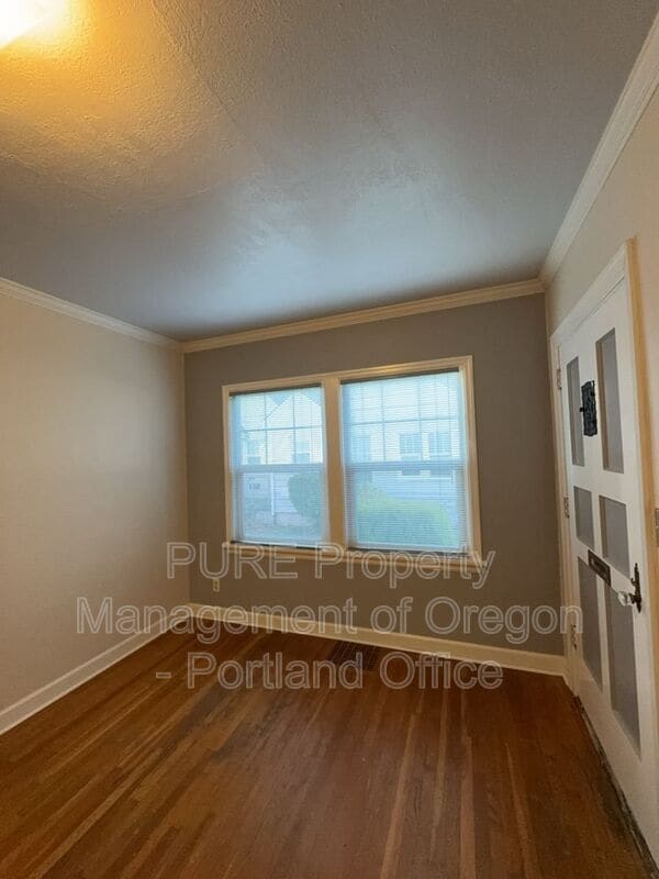 Building Photo - 715 NE 20th Ave