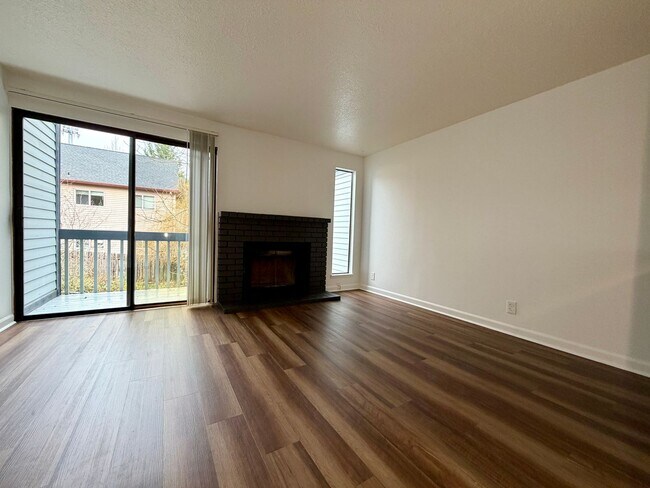 Building Photo - **NEW PHOTOS | TWO WEEKS FREE RENT** Updated Townhouse in the Heart of Garden Home~ New LVP Floor...
