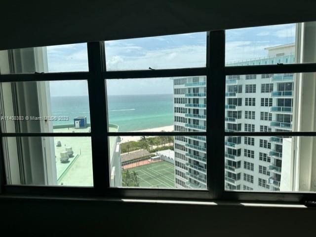 Foto del edificio - 5151 Collins Ave