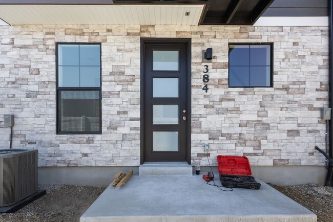 Building Photo - 384 Chadam Way