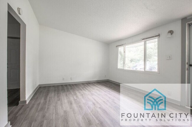 Foto del edificio - 18507 E 7th St N