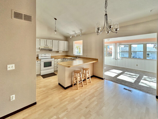 Foto del edificio - 9477 Millcroft Rd