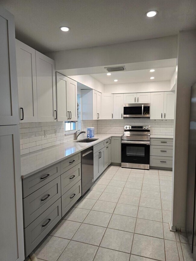 Foto del edificio - 2672 Rockcrest Ct