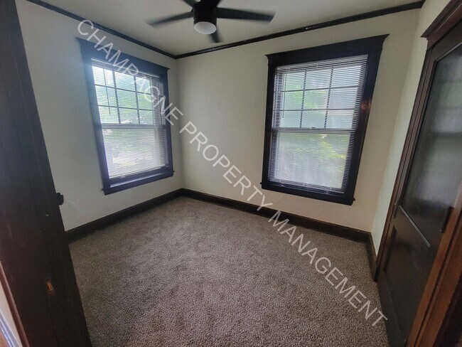 Foto del edificio - Newly Renovated 2 Bed 1 Bathroom Apartment