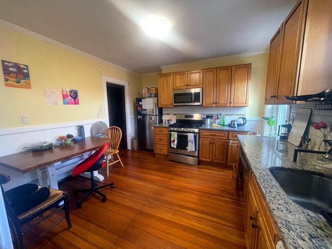 Building Photo - 2 Hillside St