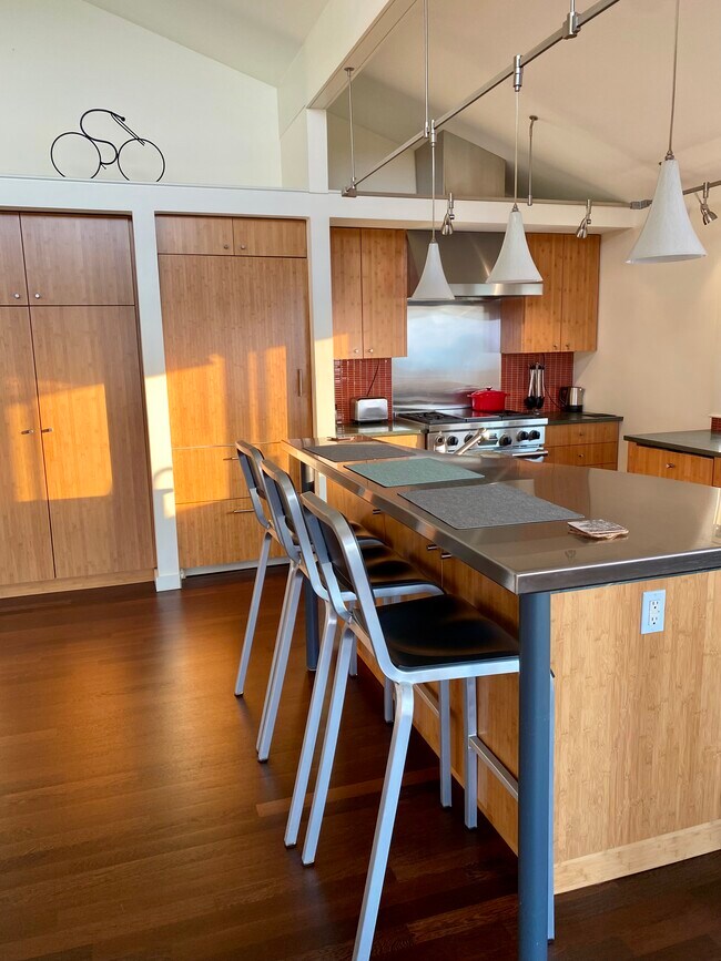 Kitchen island/breakfast bar - 6 Ships Bell Rd