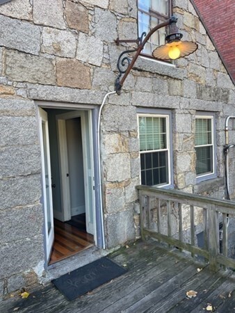 Primary Photo - 162 Cabot St
