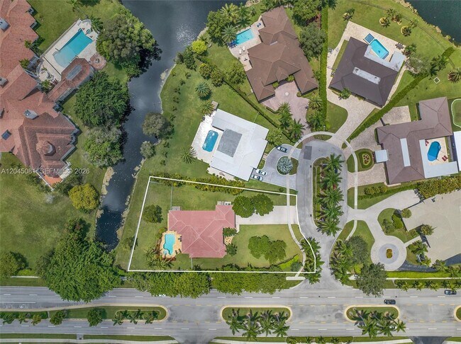 Foto del edificio - 16310 Paddock Ln