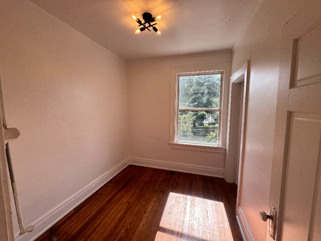 Building Photo - 834 Rivermont Ave