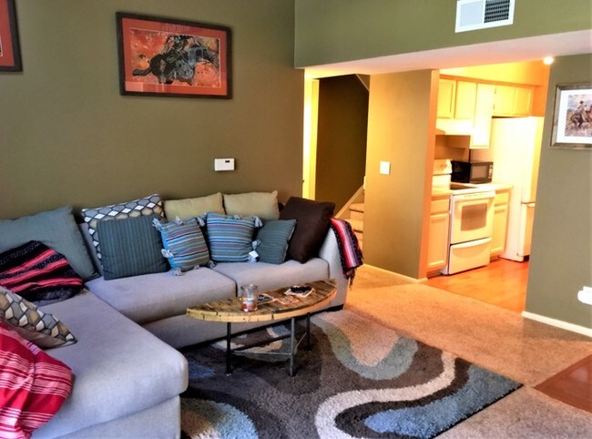 Building Photo - Cozy Condo in Denver