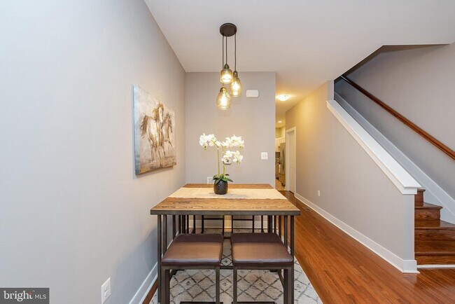 Building Photo - 433 E Lanvale St