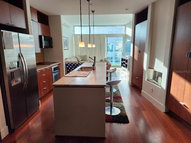 Building Photo - 912 Channelside Dr