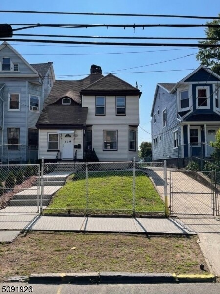 Building Photo - 517 Summer Ave