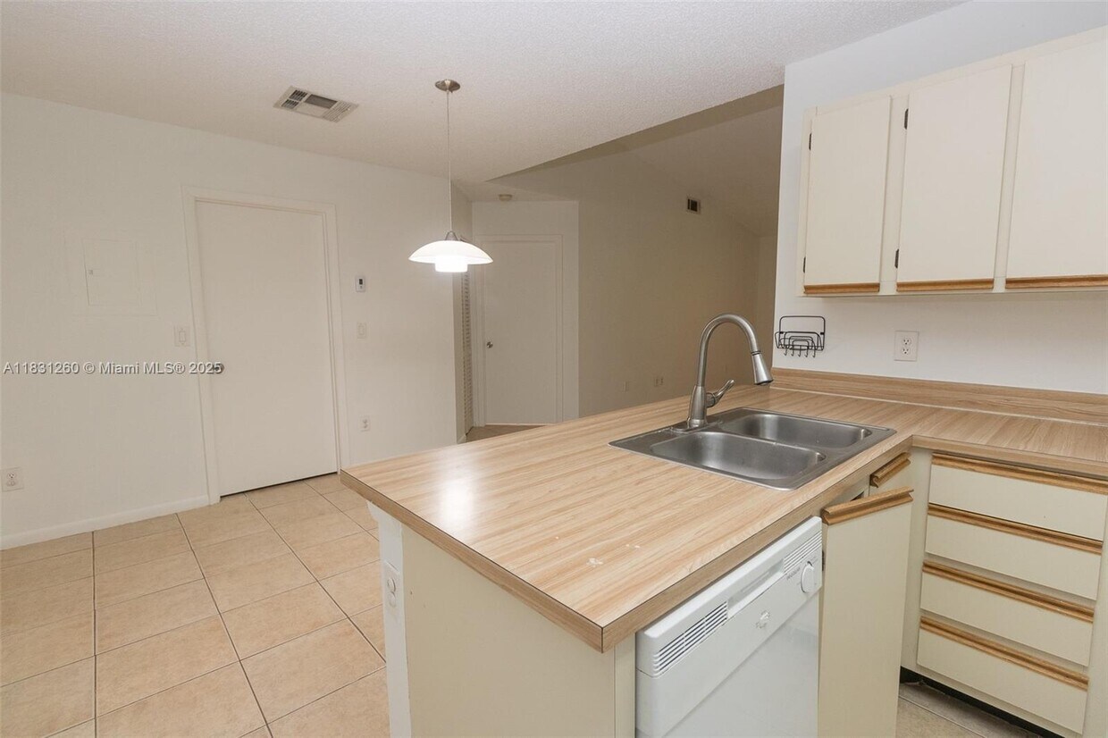 Foto principal - 18328 NW 68th Ave