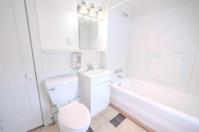 Foto del edificio - 819 Oakland Dr