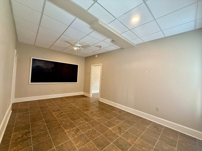Building Photo - 326 S Christian St
