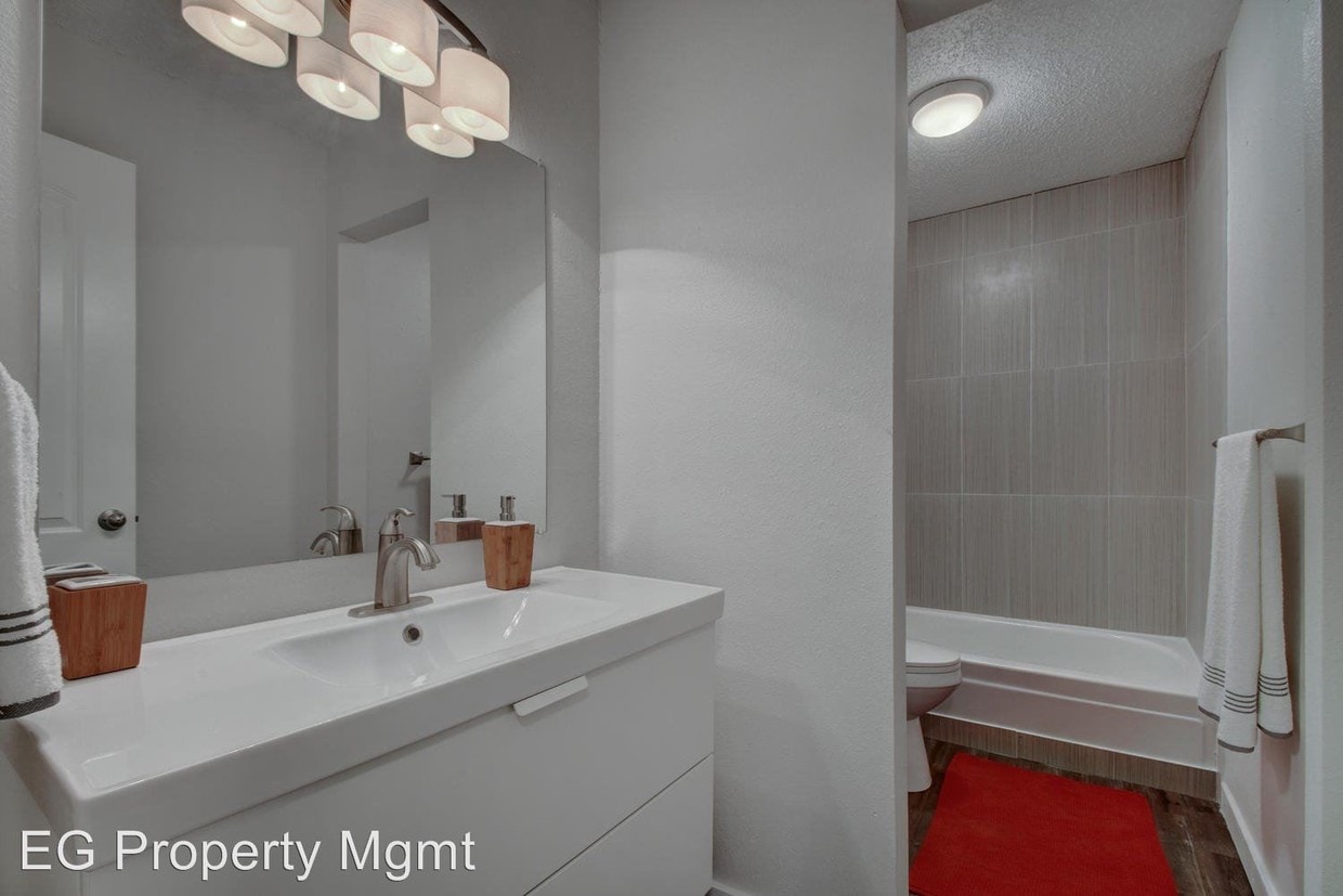 Primary Photo - 3504 Alpine Cir
