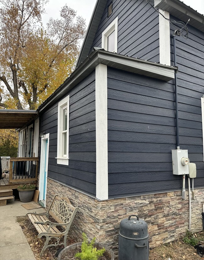 Building Photo - 307 N Mary St