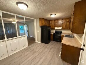 Building Photo - 5010 N Crystal Ave