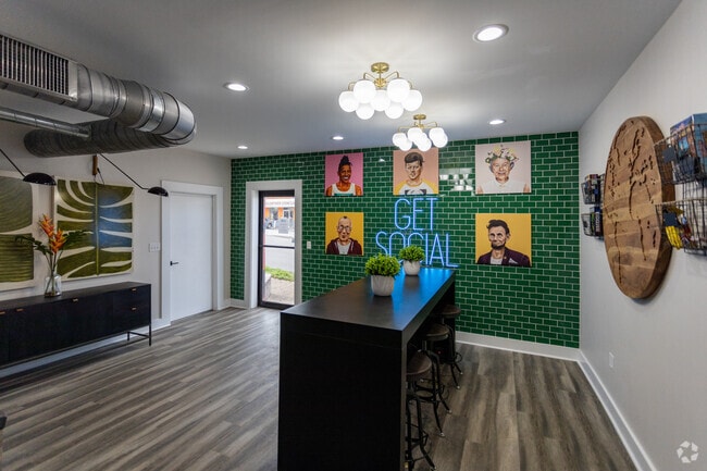 Business Center - Highland Grand