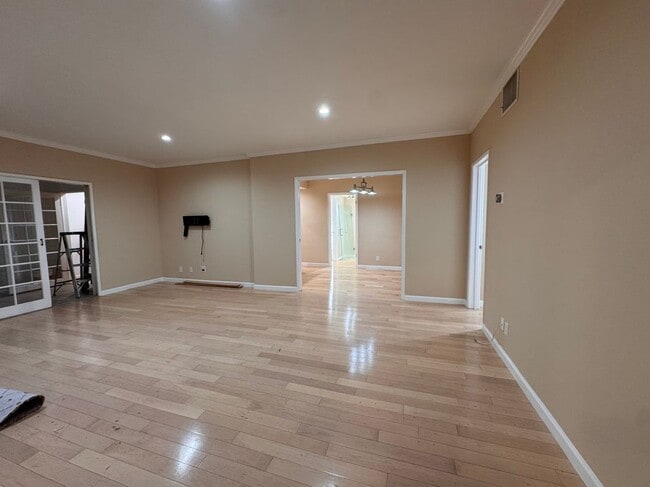 Foto del edificio - 8550 Holloway Dr