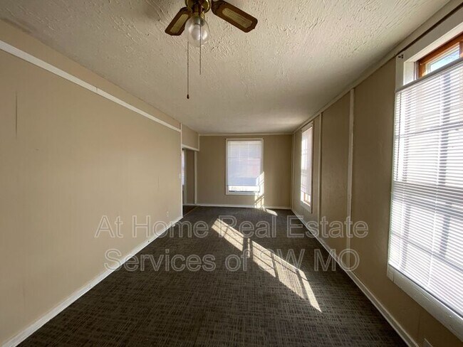 Foto del edificio - 420 E Madison