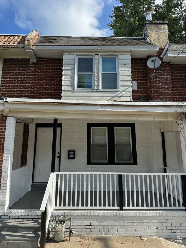 Primary Photo - 3 Bed / 1 Bath Fully Renovated Row Home in...