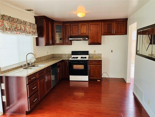 Foto del edificio - 3205 S Townsend St