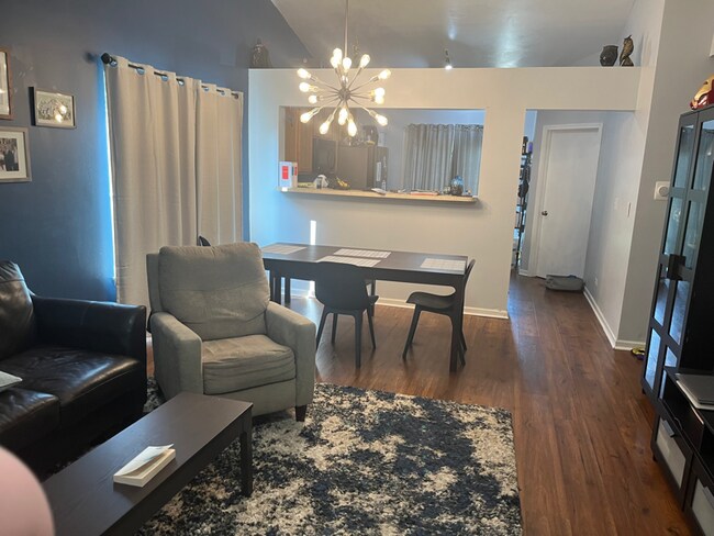 Foto del edificio - 100 W Aldridge Ln
