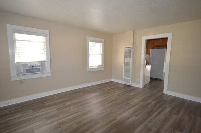 Building Photo - Awesome 2 Bedroom Fullerton Home