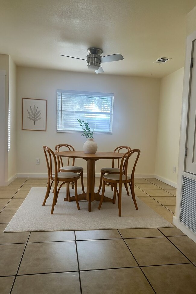 Foto del edificio - Nice 3/2 with 1 car garage fully fenced ba...