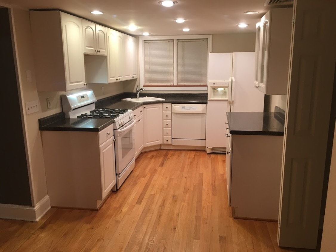 Kitchen - 800 Somerville Rd
