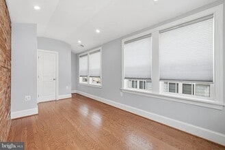 Building Photo - 2111 32nd Pl SE