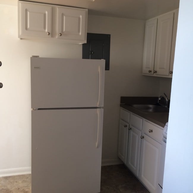 Building Photo - 401 E St SE