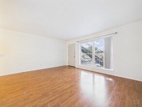 Building Photo - 2425 Ashdale Dr