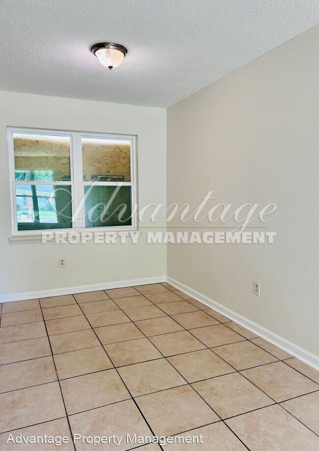 Foto del edificio - 3 br, 1 bath House - 580 Blackhawk Rd.